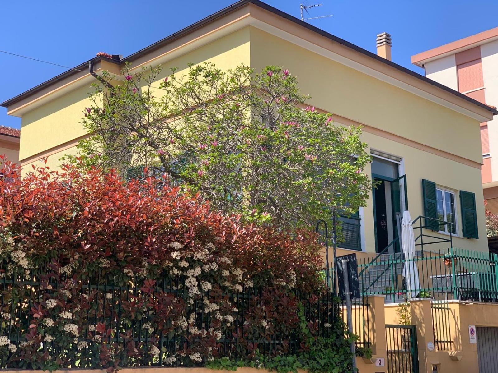 B&B La Magnolia Savona Bagian luar foto